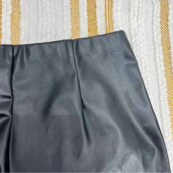 Women's black leather skirt - Picture 3 of 9